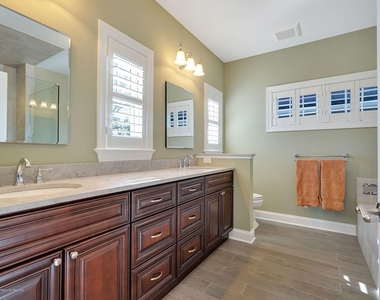 330 Villa Park Way - Photo Thumbnail 30
