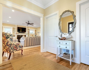 330 Villa Park Way - Photo Thumbnail 5