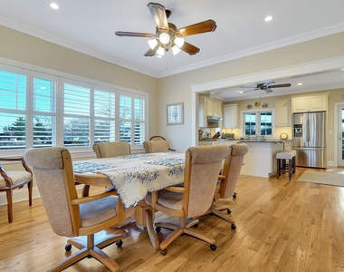 330 Villa Park Way - Photo Thumbnail 11
