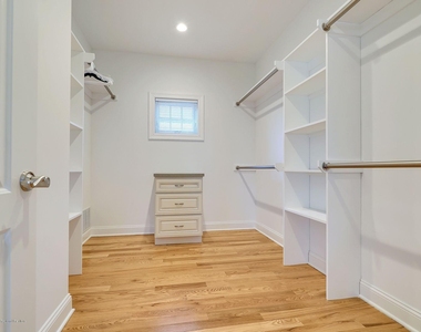 330 Villa Park Way - Photo Thumbnail 29