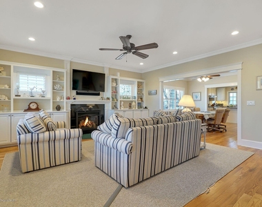 330 Villa Park Way - Photo Thumbnail 7