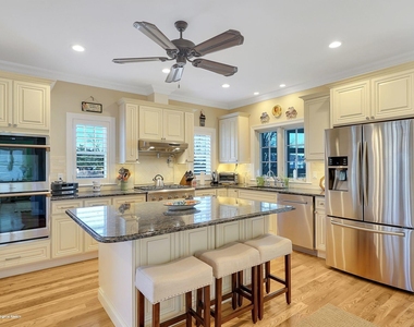 330 Villa Park Way - Photo Thumbnail 16