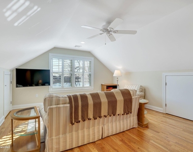 330 Villa Park Way - Photo Thumbnail 35