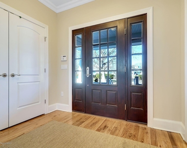 330 Villa Park Way - Photo Thumbnail 4