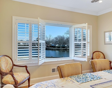 330 Villa Park Way - Photo Thumbnail 12