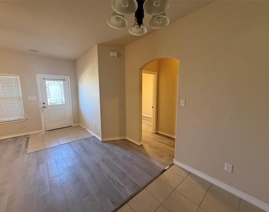 214 N Ricketts Street - Photo Thumbnail 2