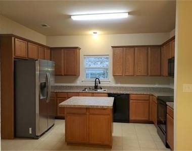 214 N Ricketts Street - Photo Thumbnail 4