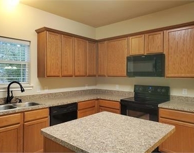 214 N Ricketts Street - Photo Thumbnail 5