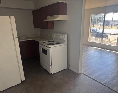2903 Clarksville Street - Photo Thumbnail 4