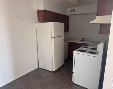 2903 Clarksville Street - Photo Thumbnail 3