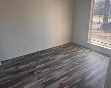 2903 Clarksville Street - Photo Thumbnail 6