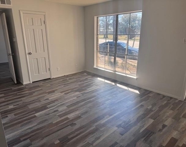 2903 Clarksville Street - Photo Thumbnail 2