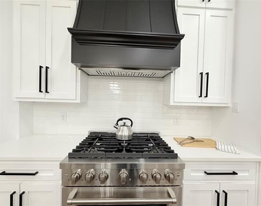4602 Sycamore Street - Photo Thumbnail 7