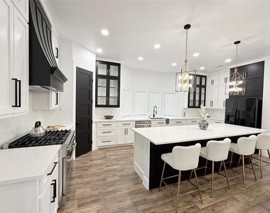 4602 Sycamore Street - Photo Thumbnail 5