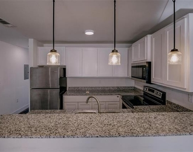 402 Garrett Court - Photo Thumbnail 10