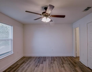 402 Garrett Court - Photo Thumbnail 21