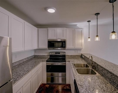 402 Garrett Court - Photo Thumbnail 7