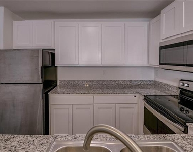 402 Garrett Court - Photo Thumbnail 9