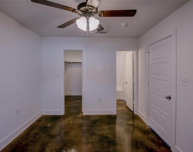 402 Garrett Court - Photo Thumbnail 20