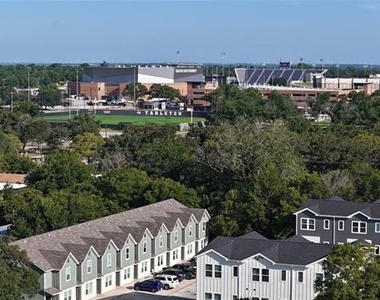 402 Garrett Court - Photo Thumbnail 1
