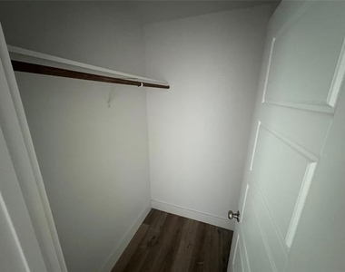 402 Garrett Court - Photo Thumbnail 15
