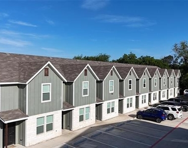 402 Garrett Court - Photo Thumbnail 2