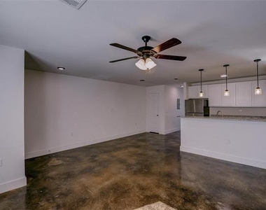 402 Garrett Court - Photo Thumbnail 5