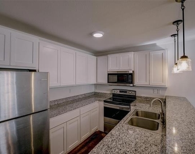 402 Garrett Court - Photo Thumbnail 8