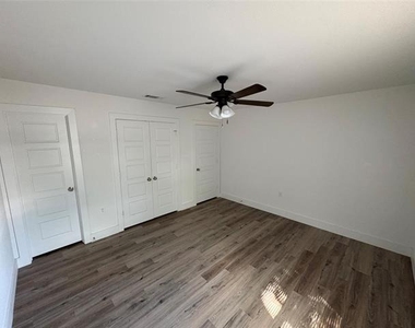 402 Garrett Court - Photo Thumbnail 13