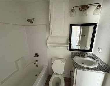 402 Garrett Court - Photo Thumbnail 11