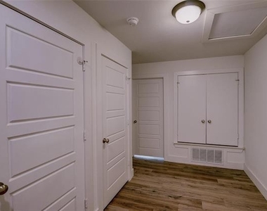 402 Garrett Court - Photo Thumbnail 22