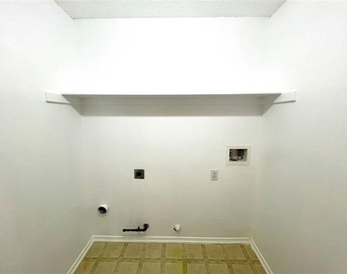 112 Walnut Lane - Photo Thumbnail 19