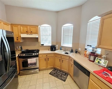 112 Walnut Lane - Photo Thumbnail 6