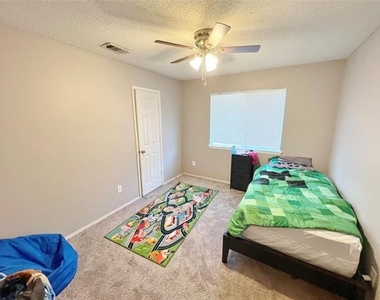 112 Walnut Lane - Photo Thumbnail 12