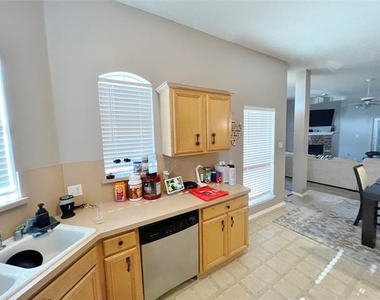 112 Walnut Lane - Photo Thumbnail 7