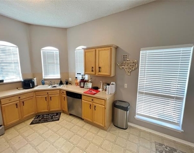 112 Walnut Lane - Photo Thumbnail 8