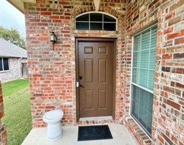 112 Walnut Lane - Photo Thumbnail 2