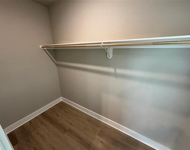 422 S Lillian Street S - Photo Thumbnail 21