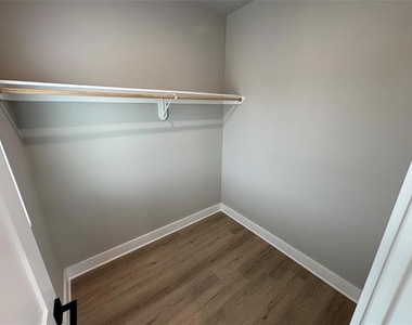 422 S Lillian Street S - Photo Thumbnail 24