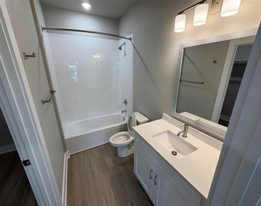 422 S Lillian Street S - Photo Thumbnail 17