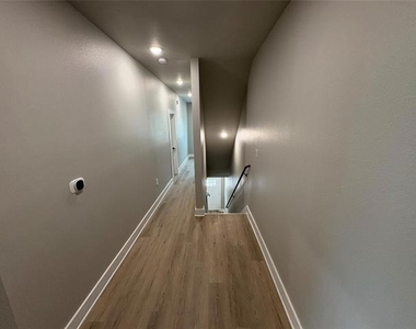 422 S Lillian Street S - Photo Thumbnail 12