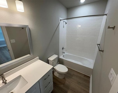 422 S Lillian Street S - Photo Thumbnail 15