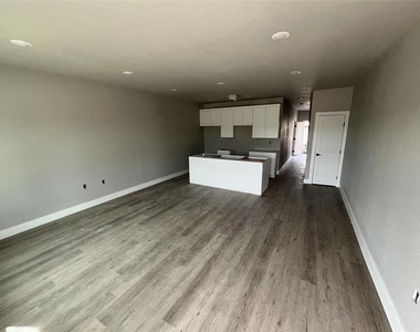 422 S Lillian Street S - Photo Thumbnail 26