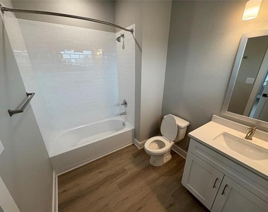 422 S Lillian Street S - Photo Thumbnail 25