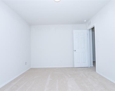 3116 Montserrat Creek Drive - Photo Thumbnail 8