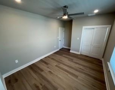 525 W Collins Street - Photo Thumbnail 23