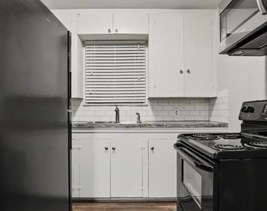 3643 Lafayette Avenue - Photo Thumbnail 5
