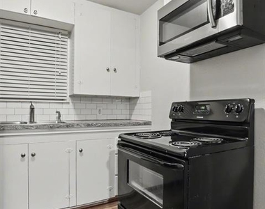 3643 Lafayette Avenue - Photo Thumbnail 4