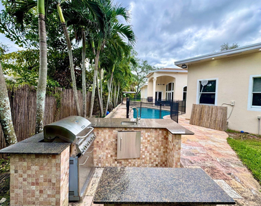 5981 Sw 37th Terrace - Photo Thumbnail 26
