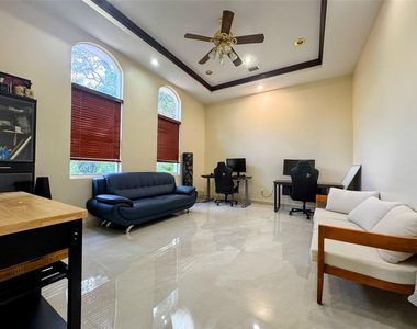 5981 Sw 37th Terrace - Photo Thumbnail 10